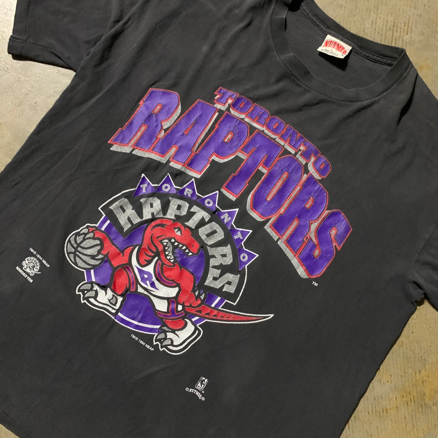 Toronto Raptors Thrashed Sports Tee (X-Large)