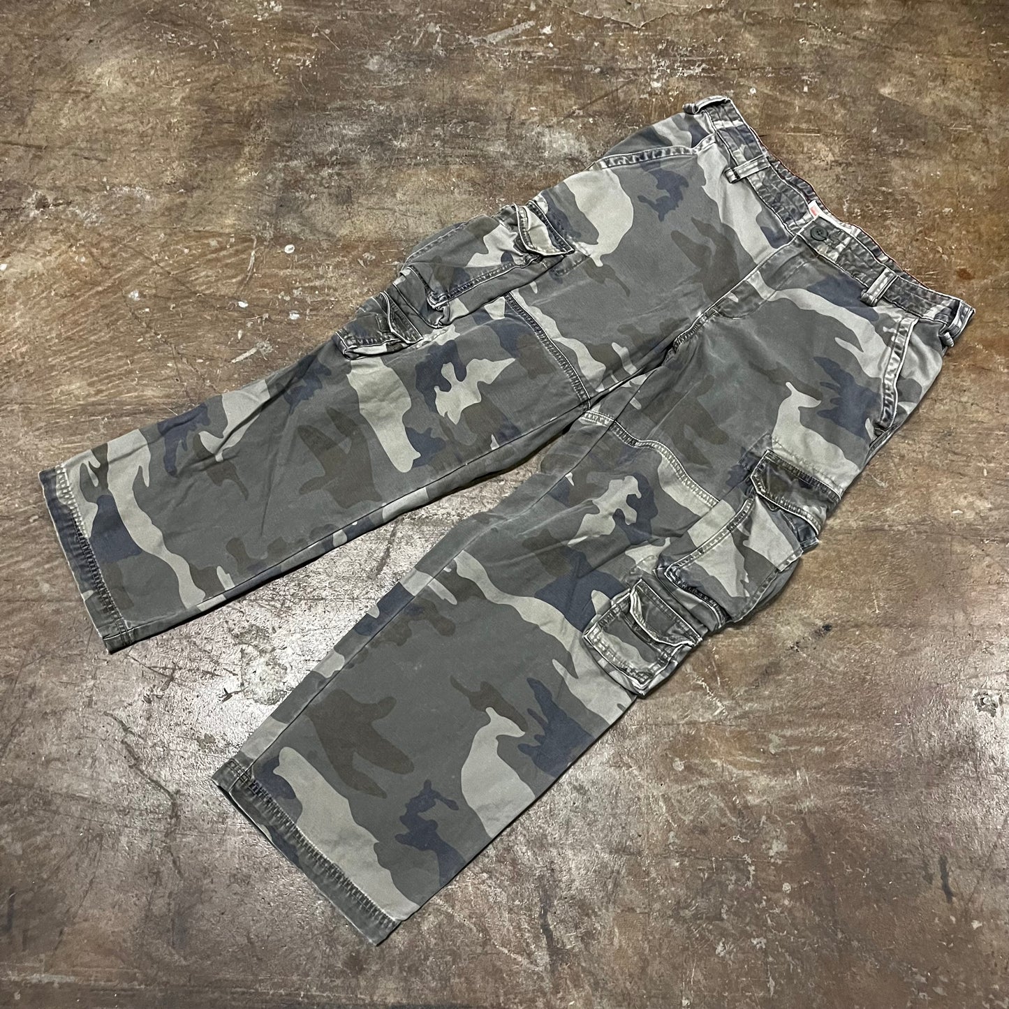 Misso Y2K Cargo Camo Pants (34x30)