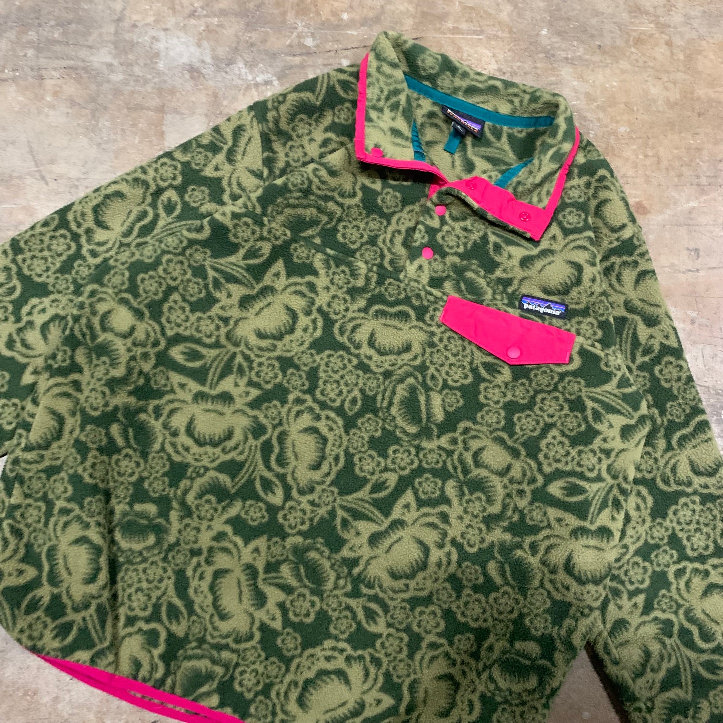 Patagonia Fleece Grn and Pink Flower Pattern (X-Large)