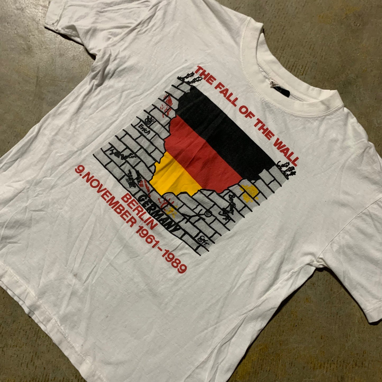 Berlin Wall 80s Tee (Large)