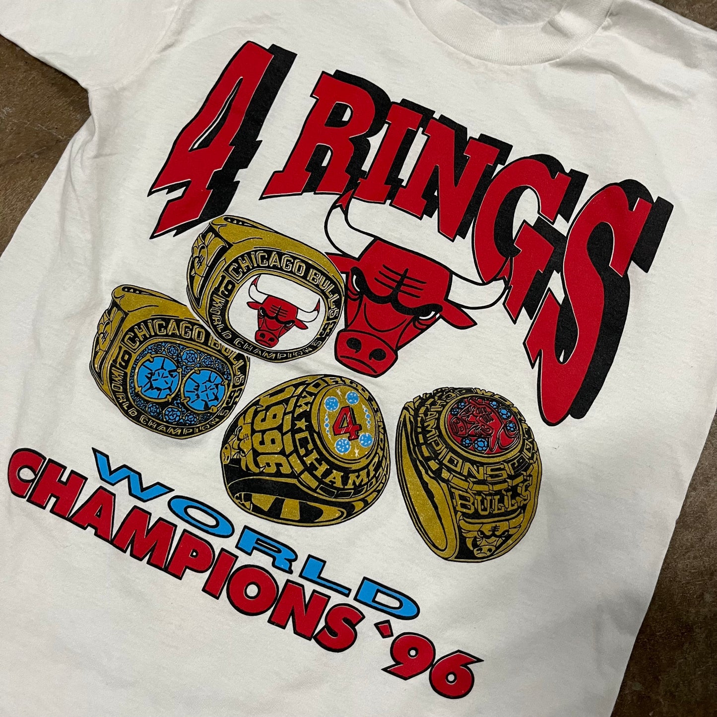 Chicago Bulls 4 Rings Tee (Medium)