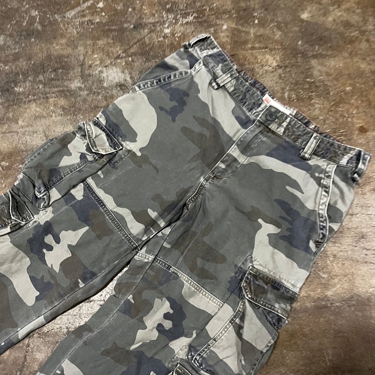 Misso Y2K Cargo Camo Pants (34x30)