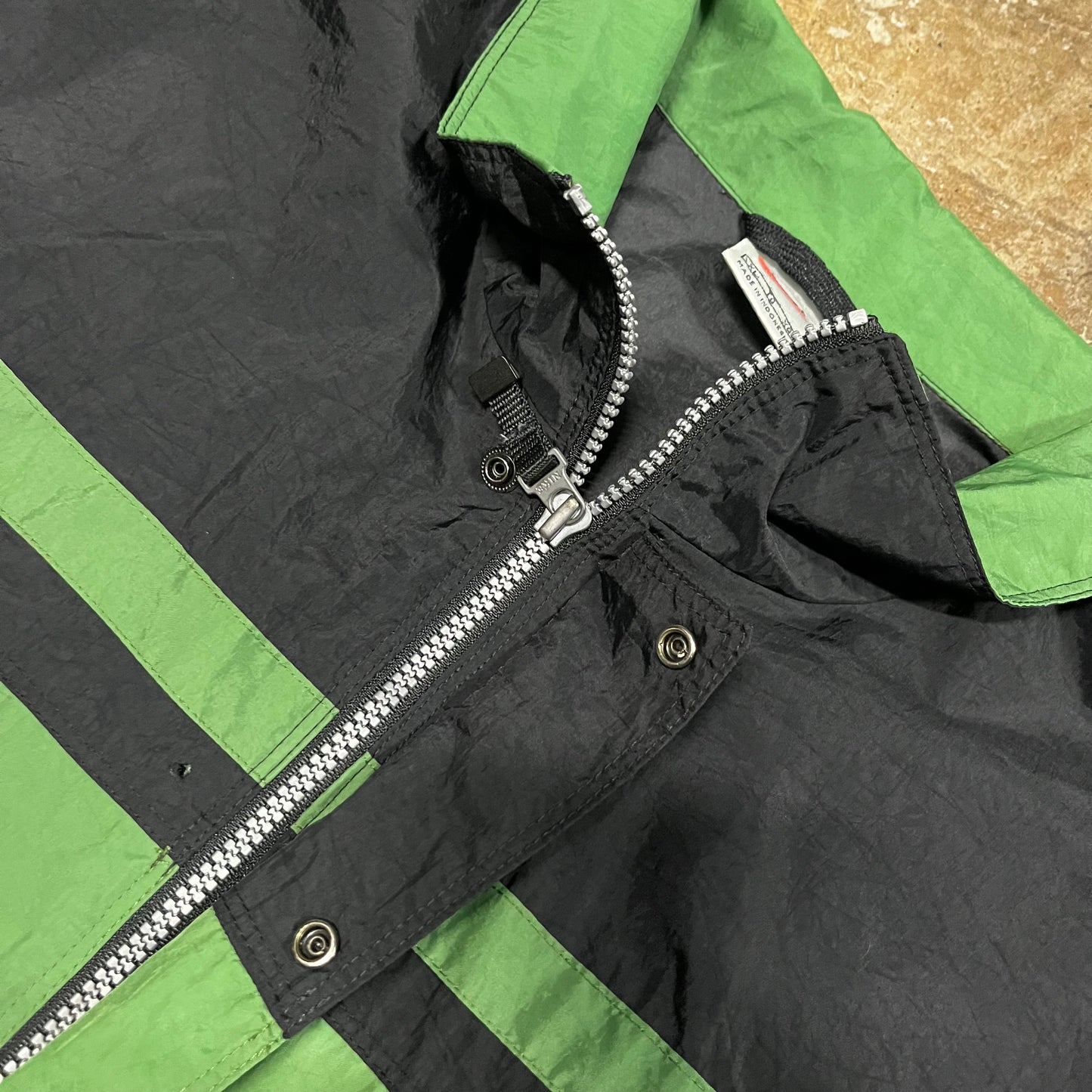 Nike Windbreaker Blk and GRN (XL)