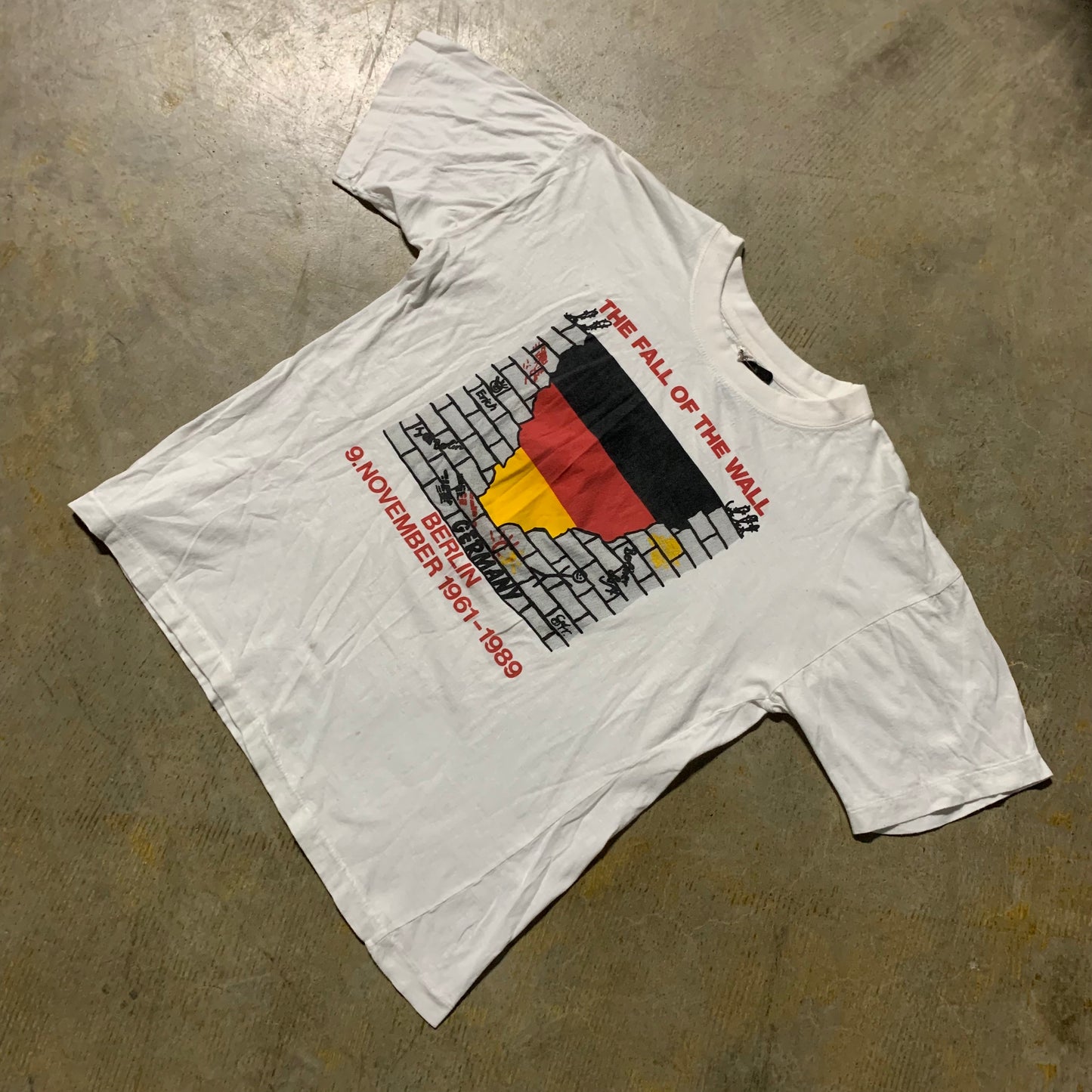 Berlin Wall 80s Tee (Large)