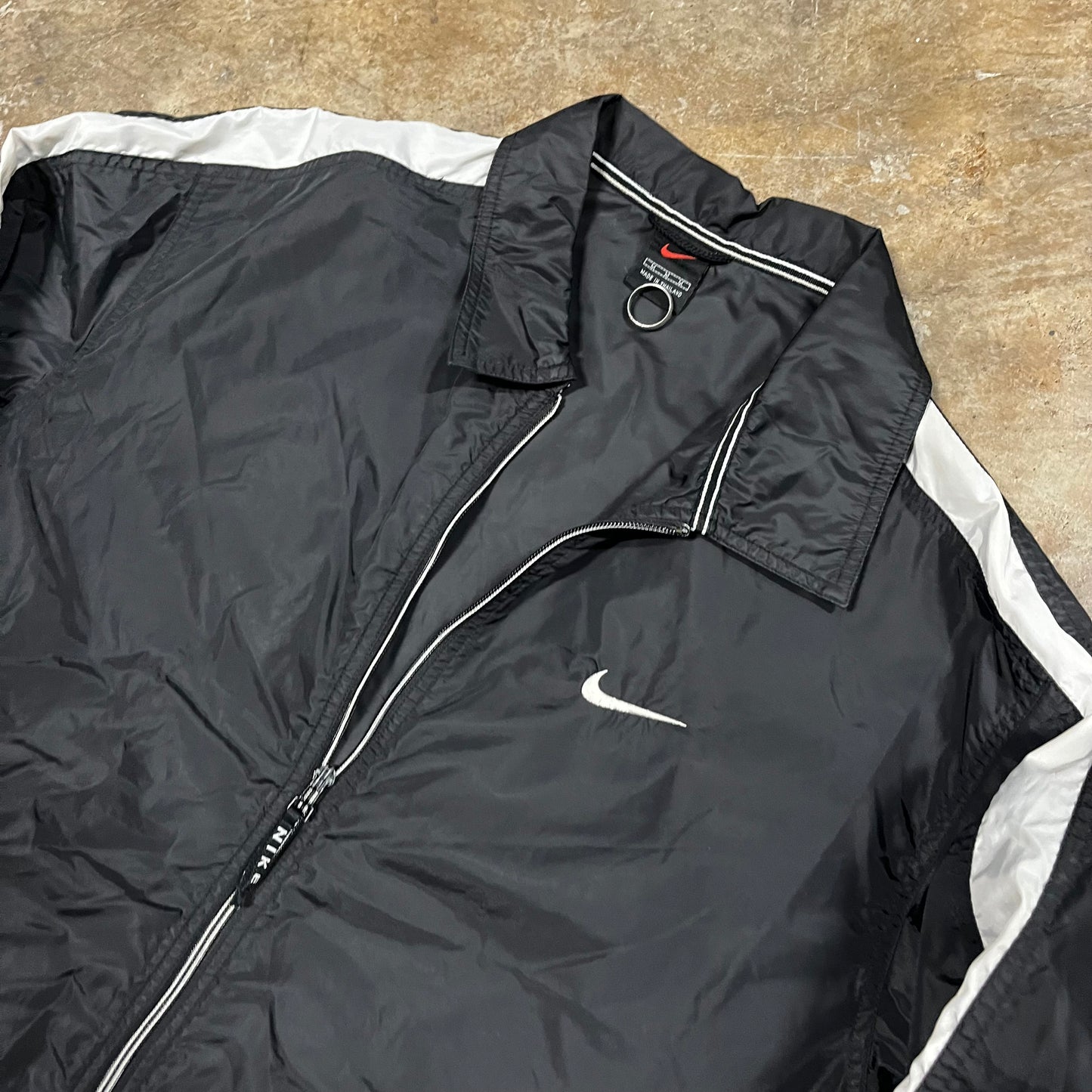 Nike Y2K Blk and Wht Windbreaker (XXL)