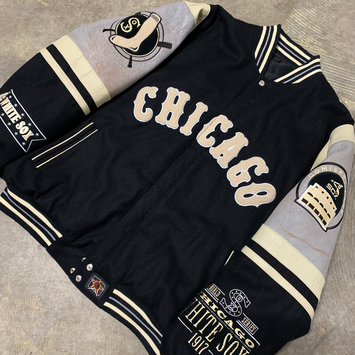 JH Chicago White Sox Reversible Jacket (X-Large)